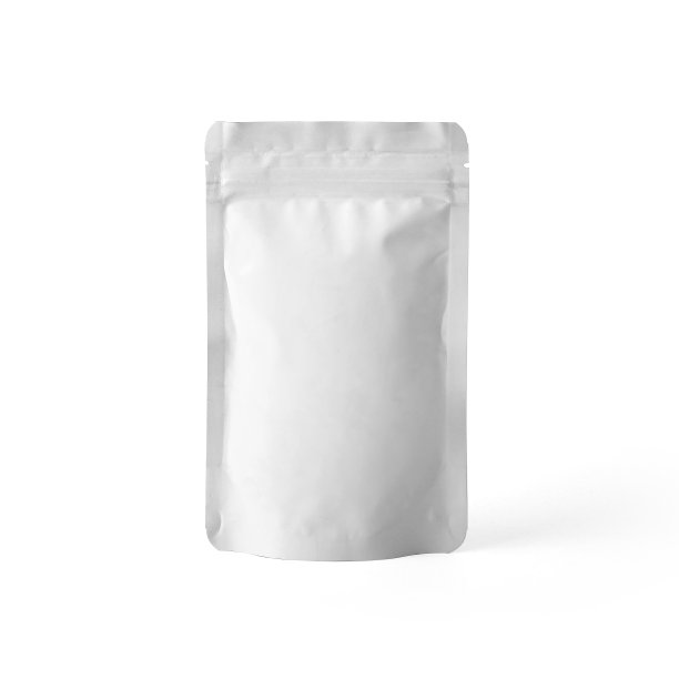 空白白色哑光塑料纸袋孤立在白色背景。图片下载