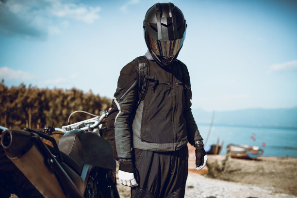 摩托车手准备出发图片下载
