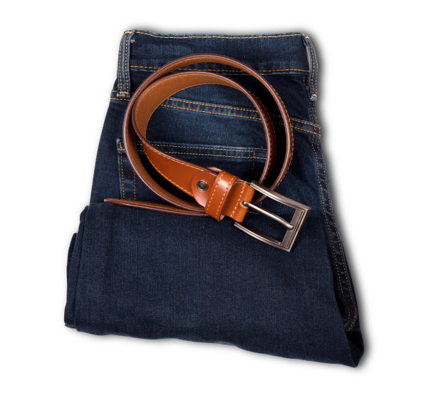 皮带和蓝色牛仔孤立在白色背景图片下载