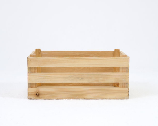 白色孤立背景上的空木箱图片下载