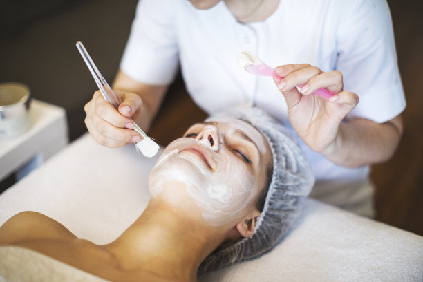 在家工作的美容师图片下载