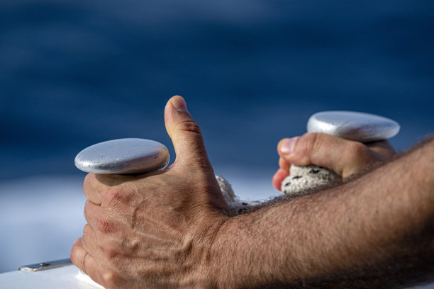 水手的手在船上图片下载