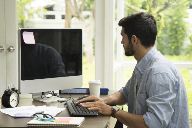 临时工在私人场所工作图片下载