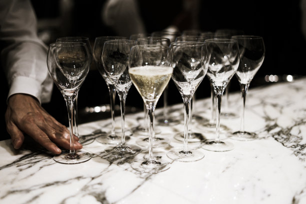 时尚的酒杯形象图片下载