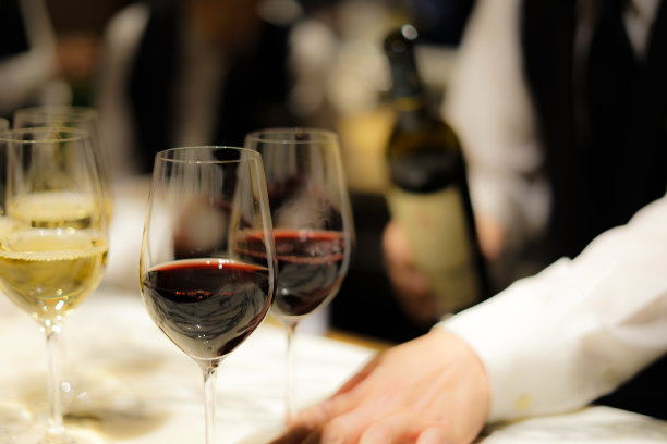 时尚的酒杯形象图片下载