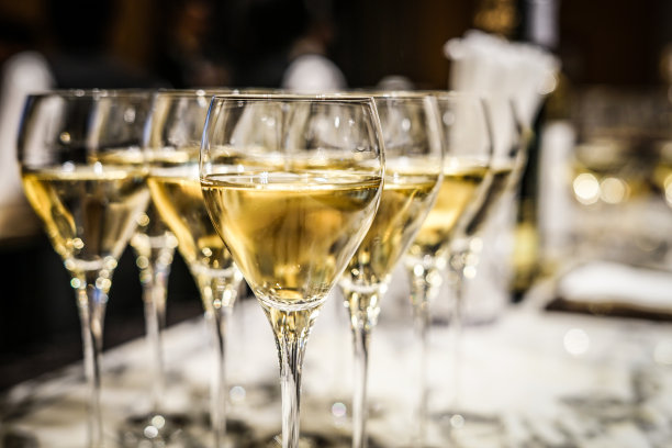 时尚的酒杯形象图片下载