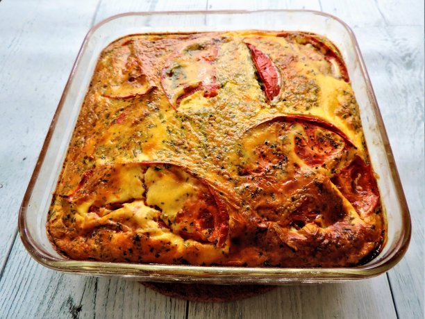 乳蛋饼。色食品背景。美味的和美丽的。图片下载