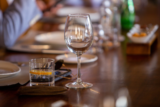 空会上的酒杯。图片下载