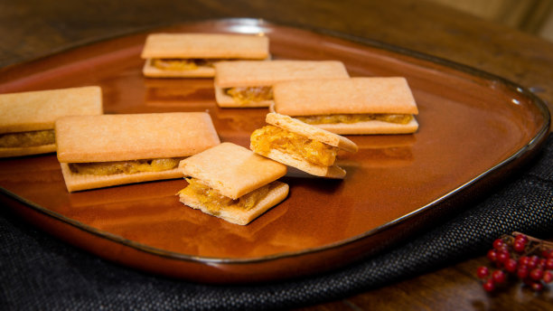 菠萝饼是台湾著名的传统糕点(中秋节月饼)图片下载