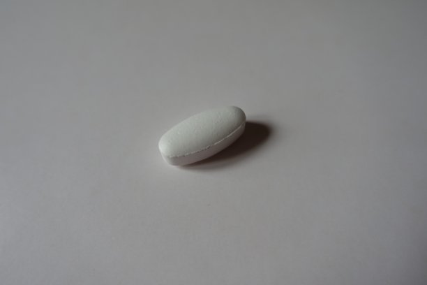 单个大的白色长方形柠檬酸钙帽图片下载
