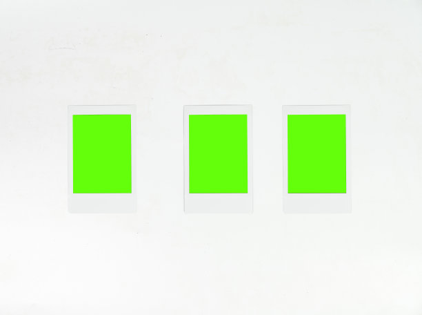 宝丽来相框绿色屏幕。老照片空白孤立上白图片下载
