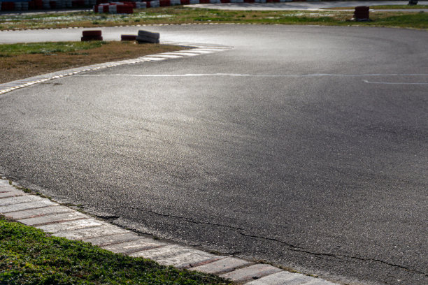 高速公路上的沥青图片下载