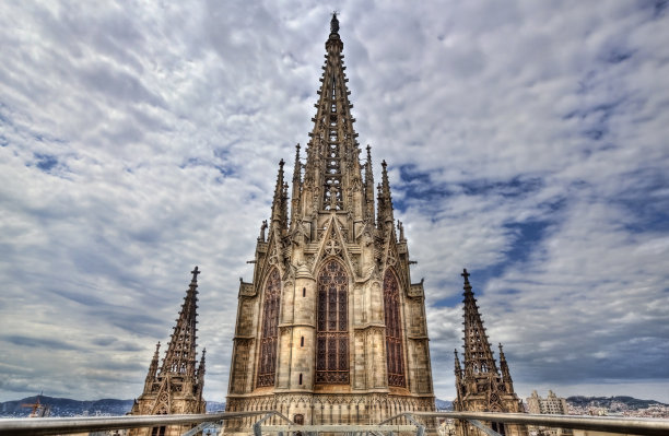 西班牙巴塞罗那大教堂塔图片下载