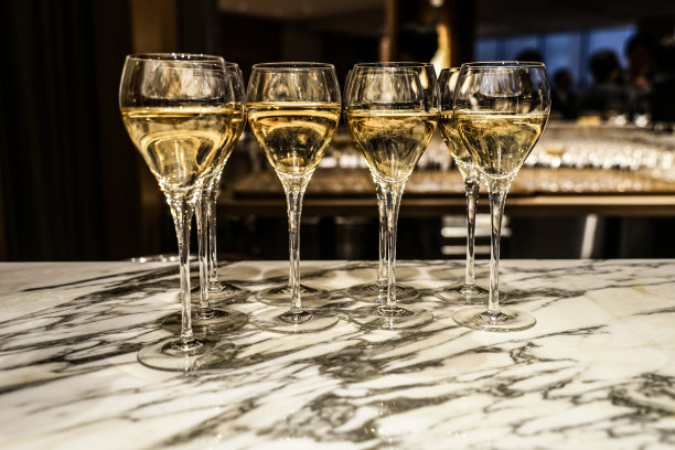 时尚的酒杯形象图片下载