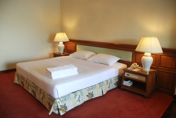 酒店房间和家人一起旅行时睡觉的地方图片下载