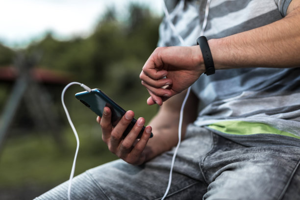 现代科技让人们忙得不可开交图片下载