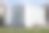 新的六层公寓楼周围是新种植的柏树和绿草图片下载