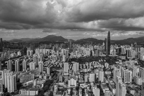 在即将到来的风暴前，深圳的市中心区(黑色和白色)图片下载