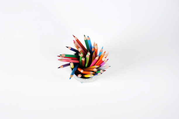 彩色铅笔在一个罐子里。从以上观点。文本的空闲空间。图片下载