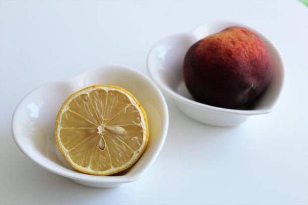 柠檬和桃子。图片下载