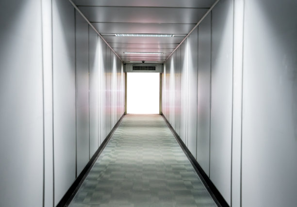 模糊的机场走道作为背景图片下载