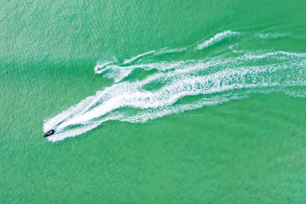 水上滑水滑水者图片下载