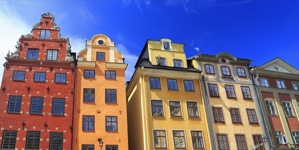 老城区的传统彩色房屋(Gamla Stan)图片下载