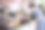 中国小女孩和母亲用胡萝卜喂牛图片下载