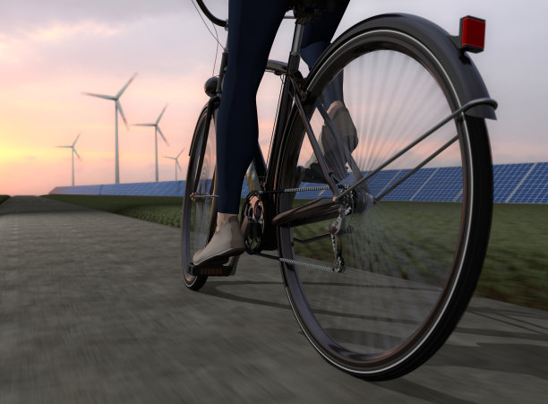 电动车。电动自行车，太阳能电池板和风力涡轮机。图片下载
