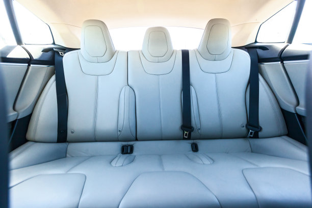 白色真皮汽车内饰图片下载