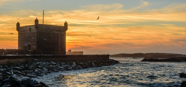 美丽的日落在埃索维拉港。图片下载