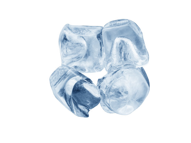 几块冰块孤立在白色的背景上图片下载