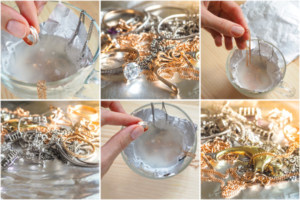 贴画与清洁金银首饰。清洁女珠宝概念图片下载