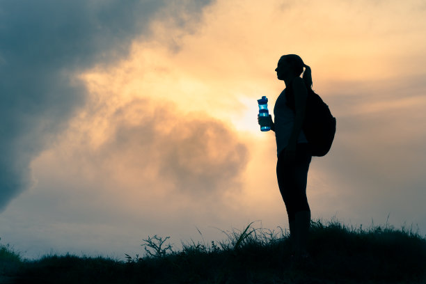 女性的徒步旅行者图片下载