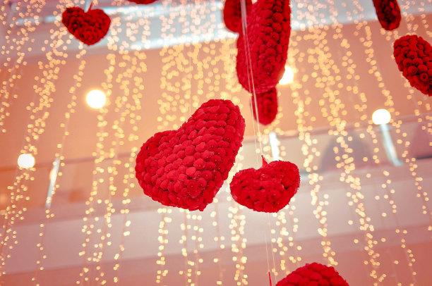 给爱人的红心情人节礼物图片下载