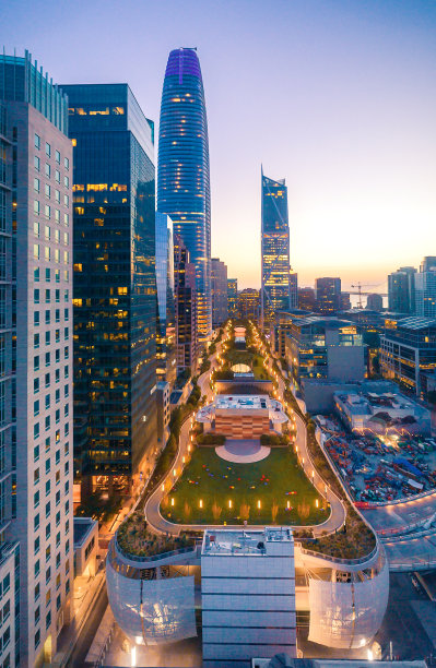 照明空中旧金山南部市场天际线，城市公园图片下载