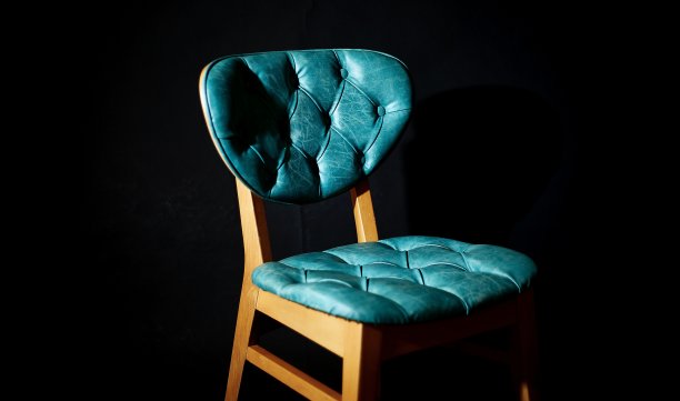 细节黑色背景椅图片下载