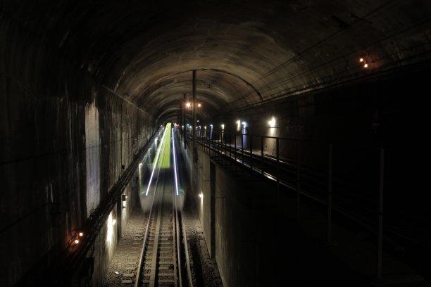探索巴黎地铁隧道。图片下载