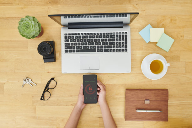 手机被锁的女人图片下载