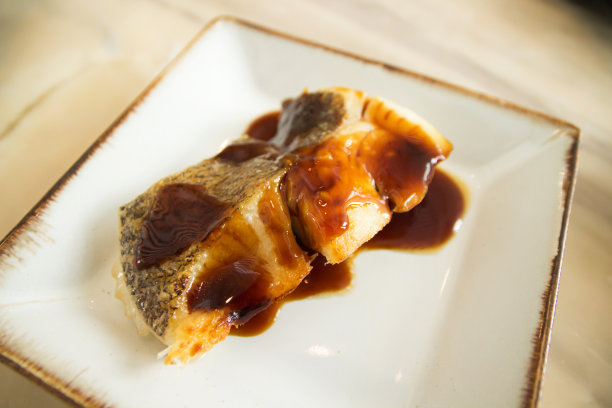 酱油烤比目鱼。图片下载