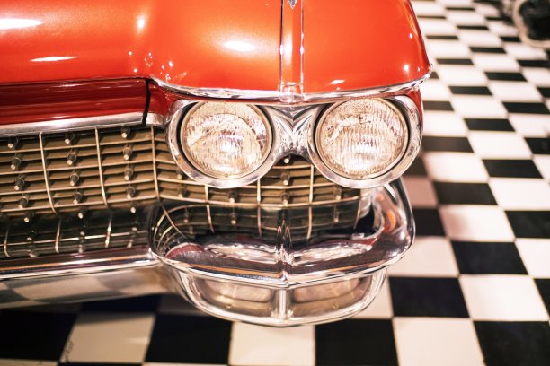 大灯，老式的，老式的，老式的车库里的图片下载