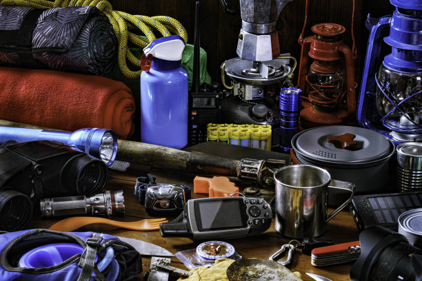 俯视图露营和徒步旅行和徒步旅行的装备，设备和配件山地旅行图片下载