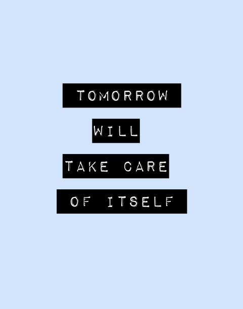 明天会过去的。一个极简主义者的设计师笔记，鼓舞人心的引用，说灵感来自圣经的印刷，社交媒体，家庭装饰，网络横幅在白色大写字母，帽子，大写字母在黑色标签和柔和的蓝色背景图片下载