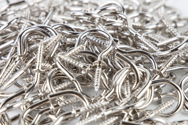 金属休息杯窗帘挂钩。图片下载