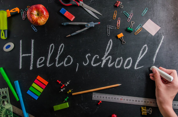 开学不久，9月1日黑板上的题词图片下载