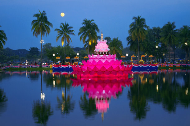 泰国素可泰历史公园的水牛节。图片下载