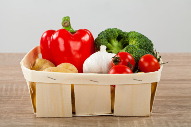 篮子里的新鲜蔬菜图片下载