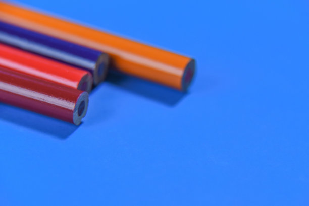 蓝色背景下的返校用品图片下载