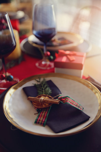 餐桌为圣诞晚餐库存照片图片下载