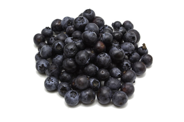 白色背景上分离出的新鲜蓝莓图片下载